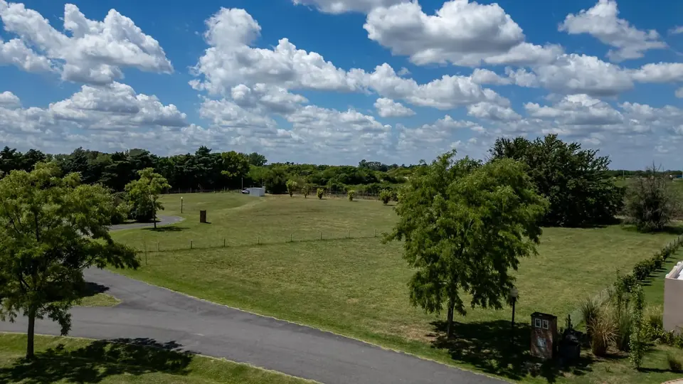 Vista aérea del lote en Haras San Pablo