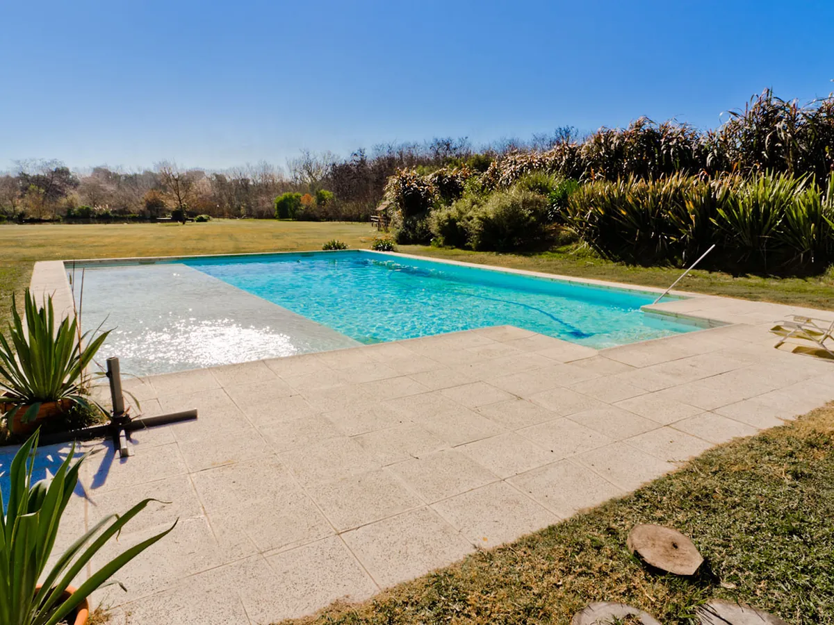 Casa en Haras Argentino: pileta y parque