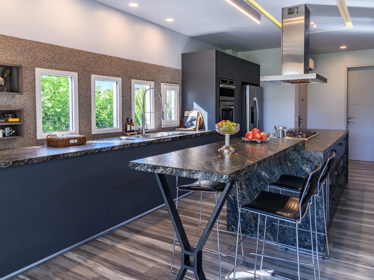 Casa Nogal: cocina con isla